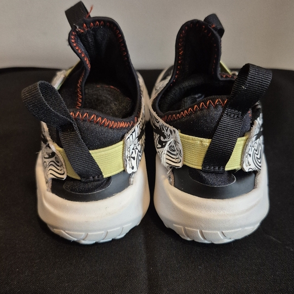 Shoes - Picture 4 of 4